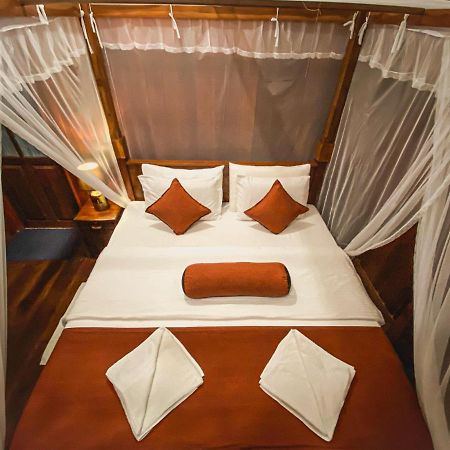 Hotel Levon เอลลา ภายนอก รูปภาพ