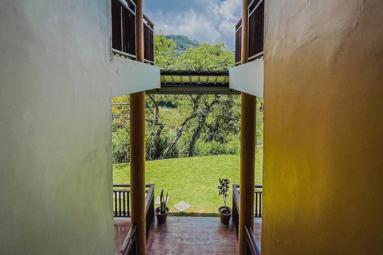 Hotel Levon เอลลา ภายนอก รูปภาพ